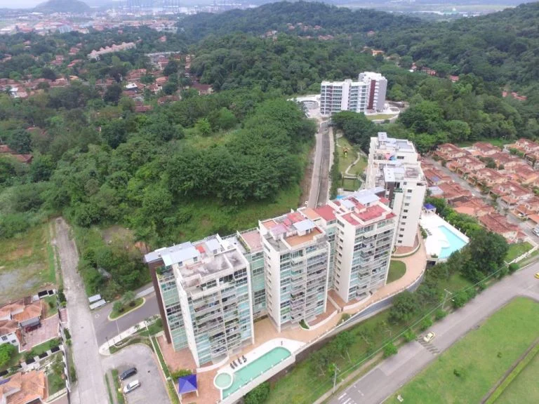 VENTA DE PROPIEDAD PARA DESARROLLO RESIDENCIAL EN ANCÓN