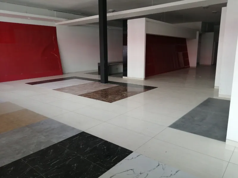 ALQUILER DE LOCAL COMERCIAL SOBRE LA VÍA FERNÁNDEZ DE CÓRDOBA