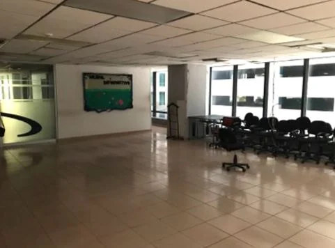 ALQUILER DE OFICINA EN CALLE 52 Y ELVIRA MÉNDEZ