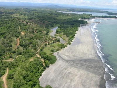 VENTA DE TERRENO EN BOCA CHICA, CHIRIQUÍ - Imagen 4