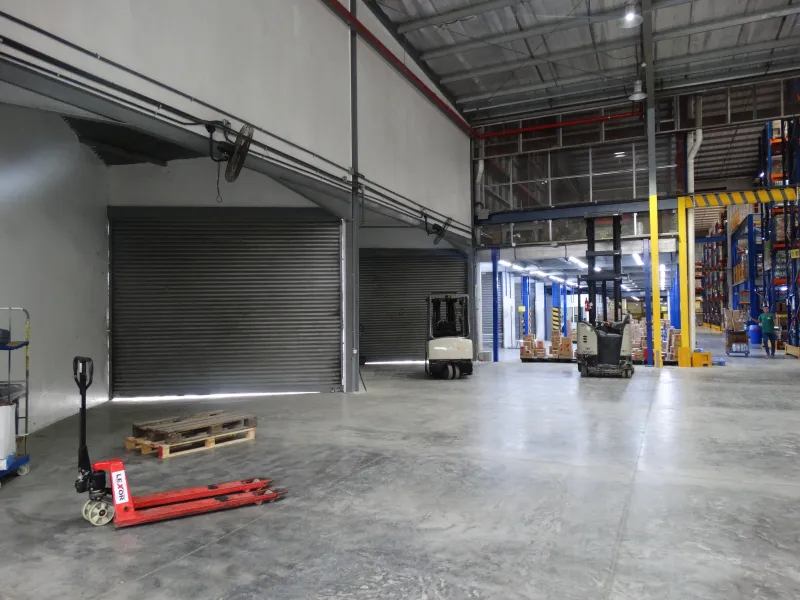 VENTA DE PROPIEDAD INDUSTRIAL COMERCIAL EN LOS ÁNGELES