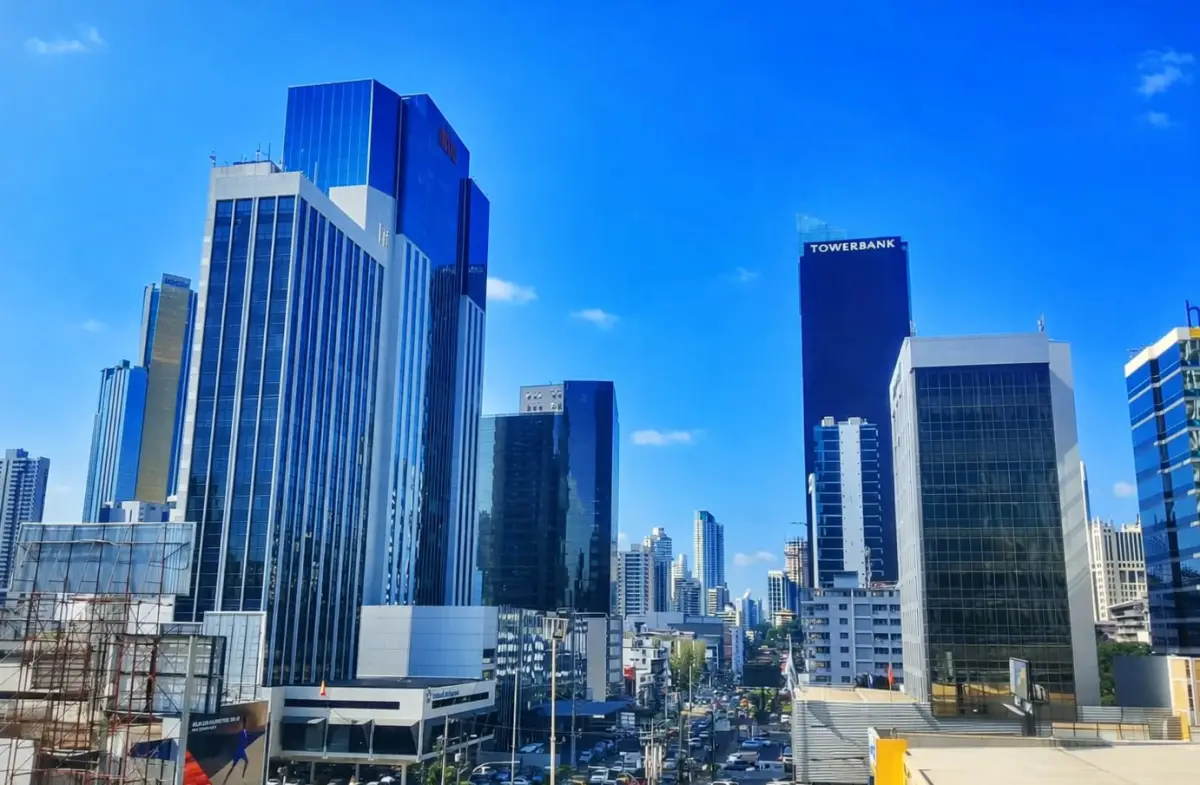 ALQUILER DE LOCALES EN  CALLE 50