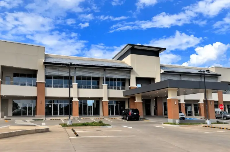 ALQUILER DE LOCALES EN PLAZA COMERCIAL EN VILLALOBOS