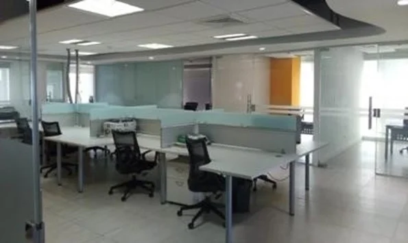 ALQUILER DE OFICINAS EN VÍA ESPAÑA Y CALLE ELVIRA MÉNDEZ