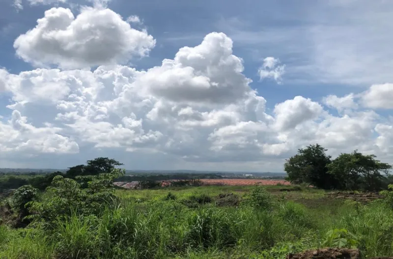 VENTA DE TERRENO RESIDENCIAL EN HACIENDA COUNTRY CLUB - CERRO AZUL