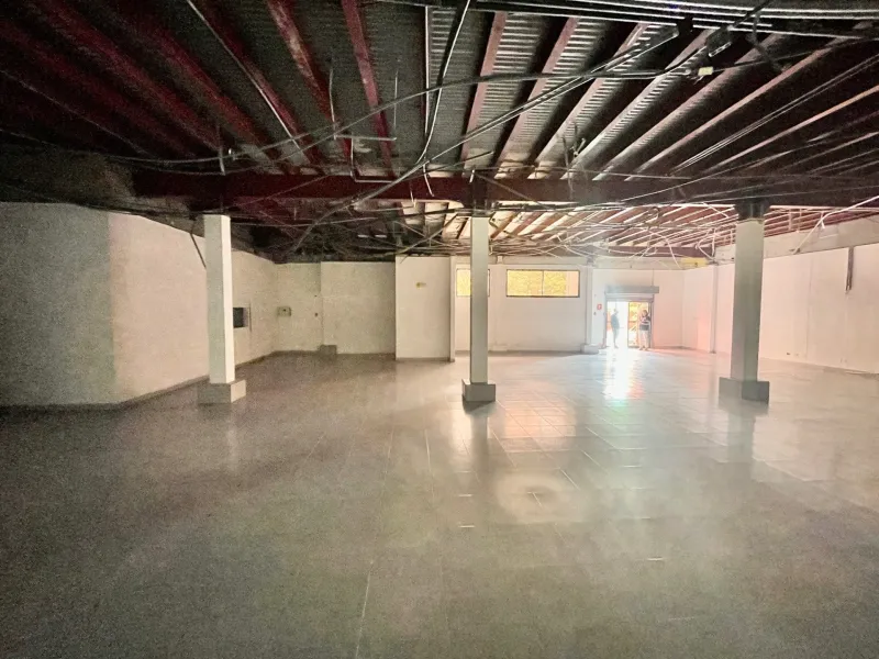 VENTA DE PROPIEDAD CON MEJORAS COMERCIALES EN ALBROOK