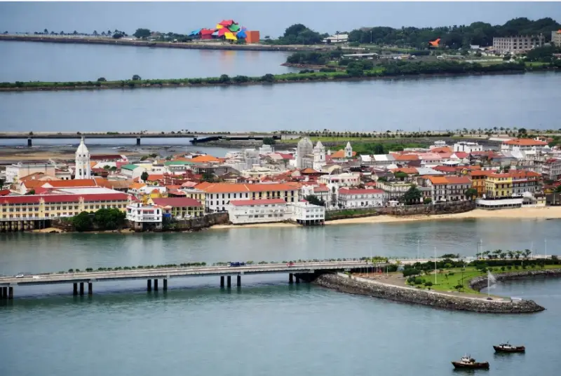 SE VENDE PROPIEDADES EN CASCO VIEJO